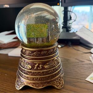 Taylor Swift Cabin Snowglobe with Original Box